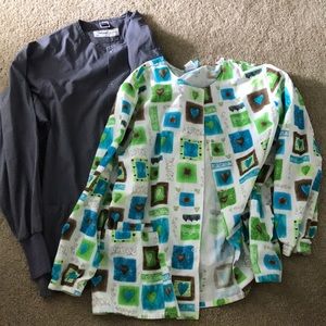 LOT of two scrub jackets (grey and green) size Lg